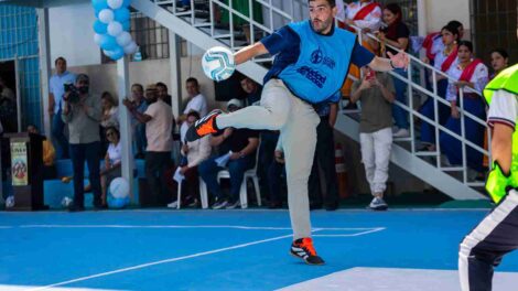 Aquiles jugando Fútbol