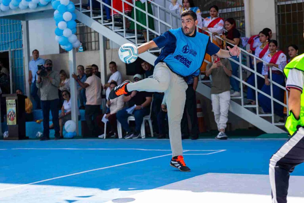 Aquiles jugando Fútbol