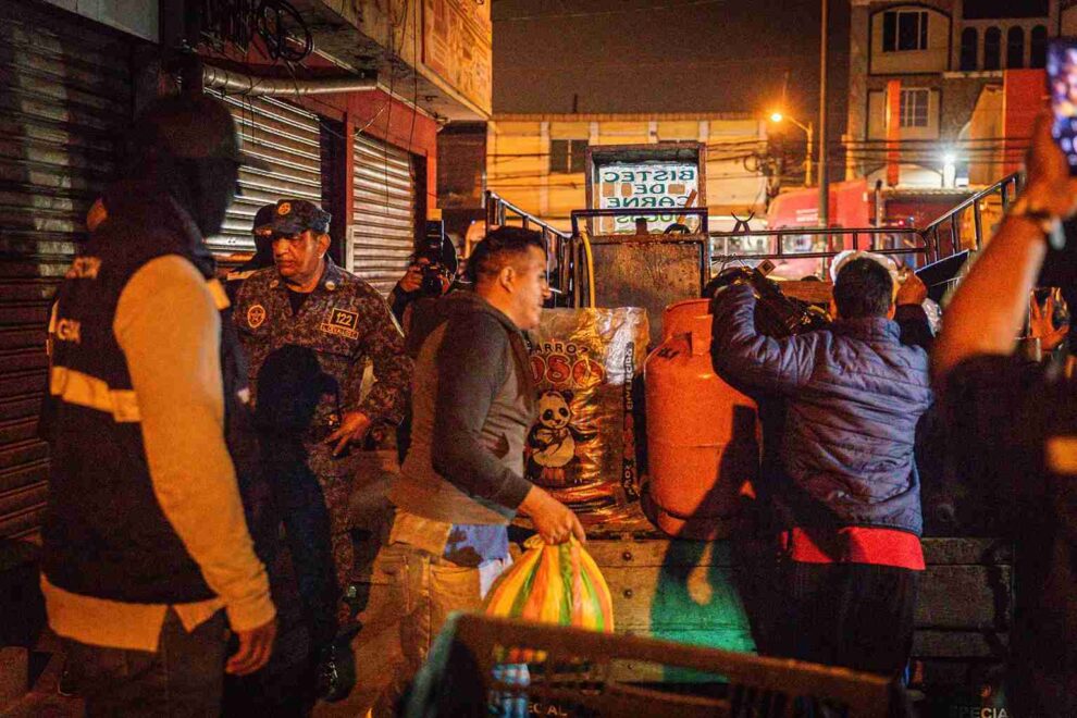 Desalojo de comerciantes en entrada de la 8