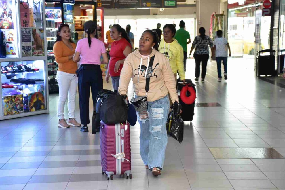 Pasajeros terminal terrestre