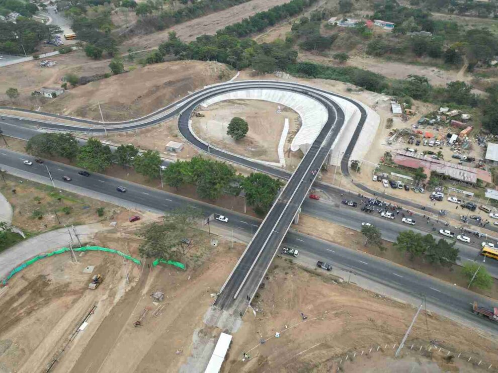 Paso elevado vía a la Costa