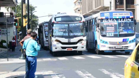 Finaliza paro de buses en Guayaquil