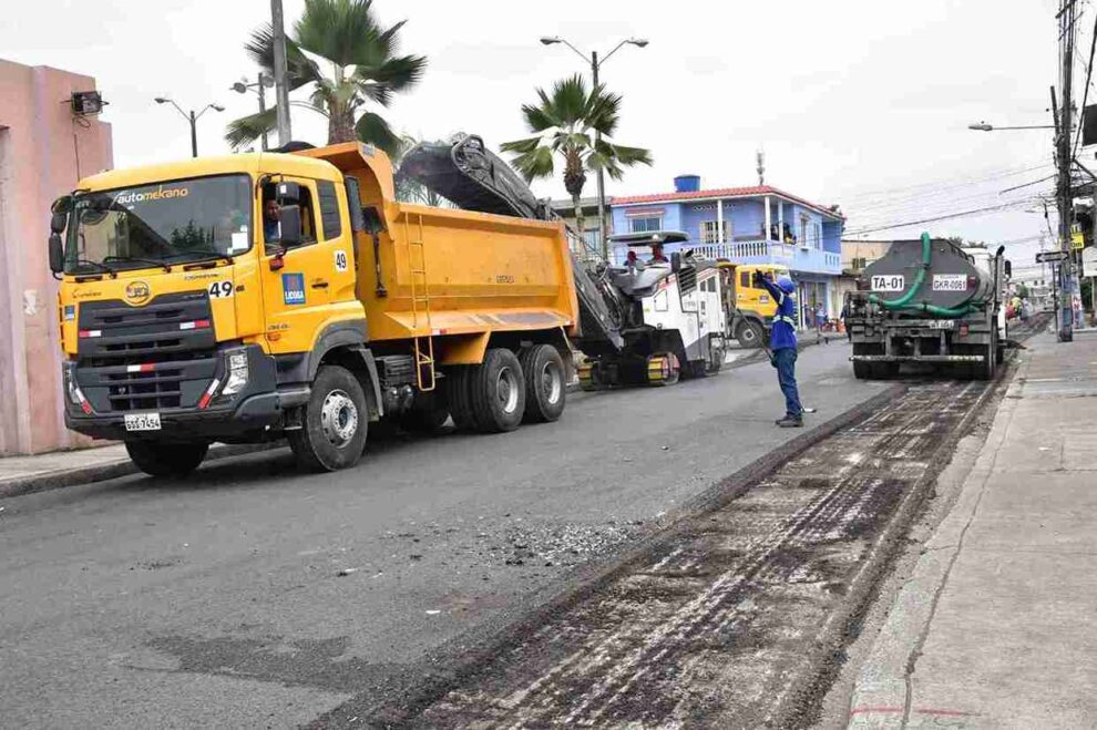 Trabajos viales en el Guasmo