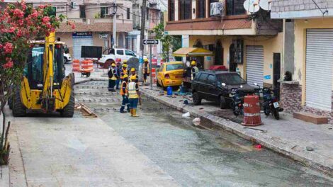 Obras Públicas repara calle de Sauces 6