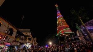 El árbol de Navidad en la calle Portete