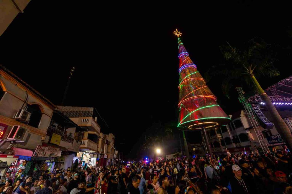 El árbol de Navidad en la calle Portete