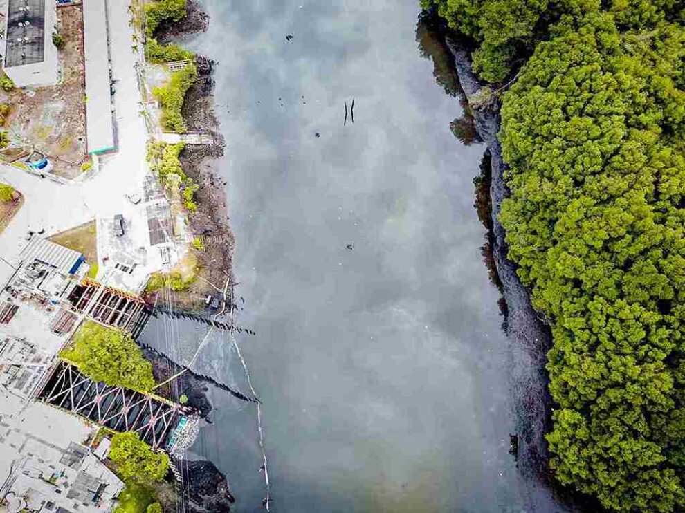 Derrame de combustible en Estero Salado