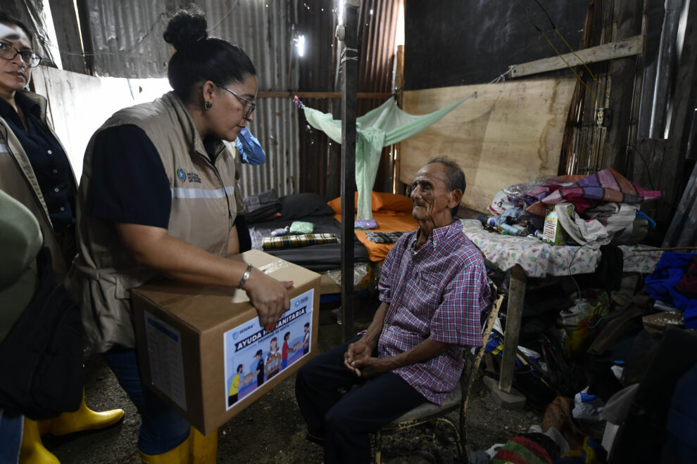 Municipio de Guayaquil envía contingente a Voluntad de Dios para atender a los afectados por las lluvias