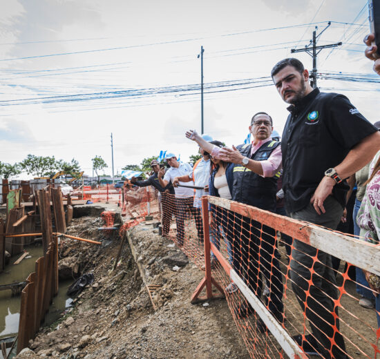 Alcalde supervisa avances de obra