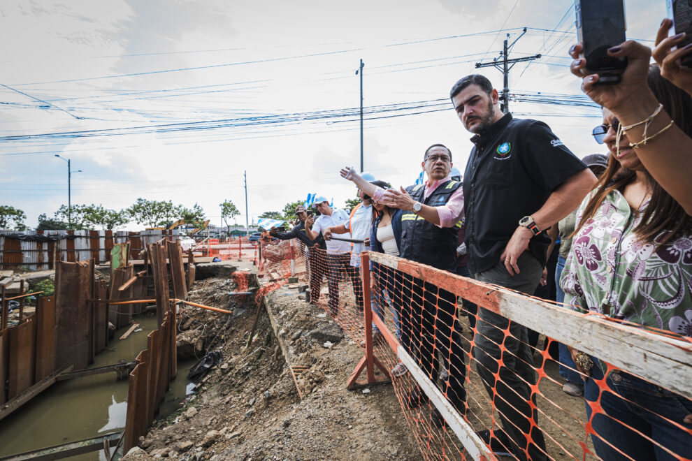 Alcalde supervisa avances de obra