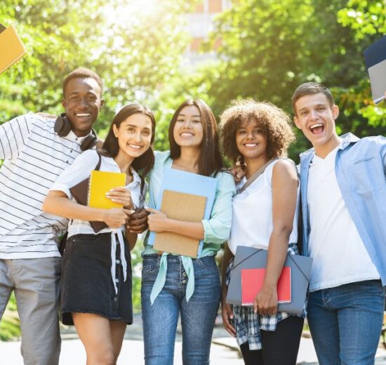 La Universidad Internacional de Valencia y la OEA lanzan programa de becas para estudiantes de América