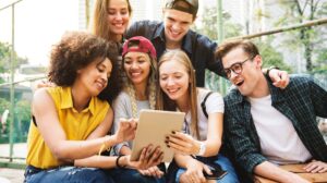 Ecuador envejece y los millennials enfrentan el reto de una vejez incierta