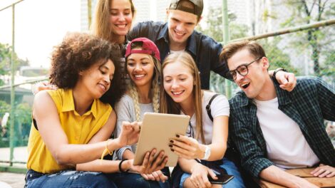 Ecuador envejece y los millennials enfrentan el reto de una vejez incierta