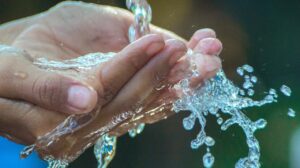 El agua ya no es infinita: el desafío de las ciudades inteligentes para combatir el desperdicio