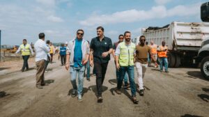 El alcalde Aquiles Alvarez recorrió este martes los trabajos que son supervisados por la Autoridad Aeroportuaria de Guayaquil.