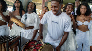 Afro Danza abrió el fin de semana en Plaza Guayarte con marimbas, tambores y coloridas coreografías que celebraron la cultura afrodescendiente.