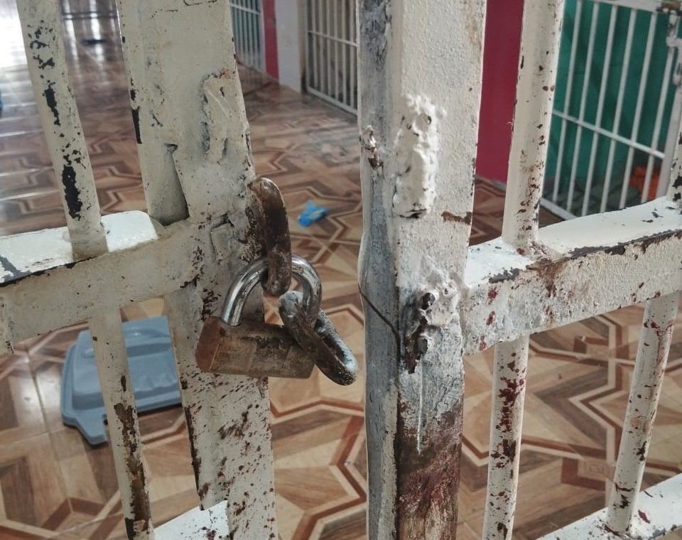Los reos abrieron las puertas de los pabellones tras quitarle las llaves al guía penitenciario.
