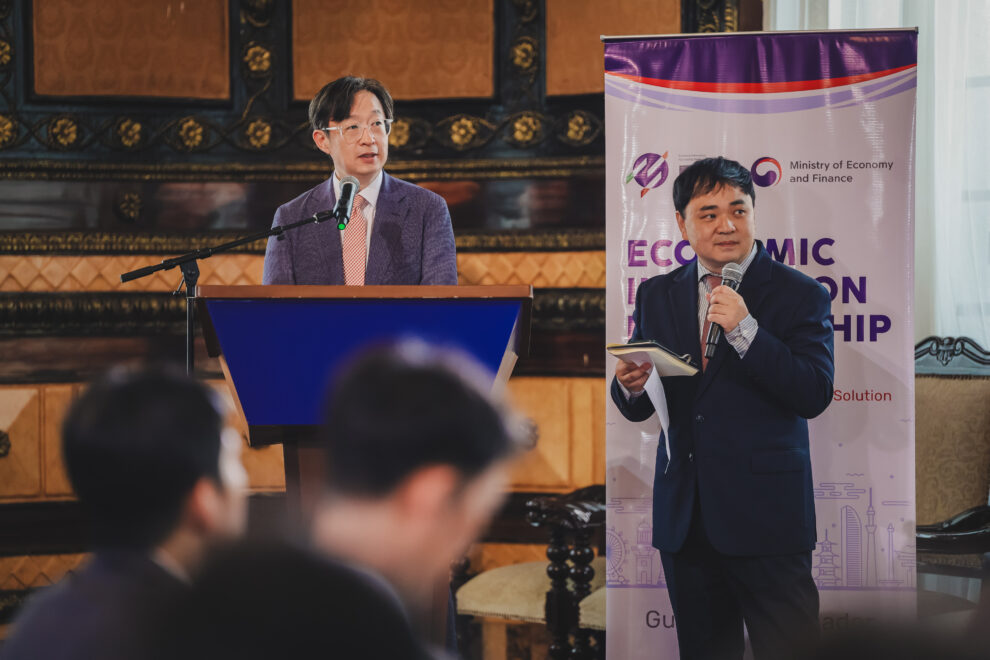 Representantes de la Agencia de Promoción de Comercio de Corea (KOTRA) estuvieron recientemente en Guayaquil para formalizar su interés en operar el Nuevo Aeropuerto Internacional de Guayaquil.