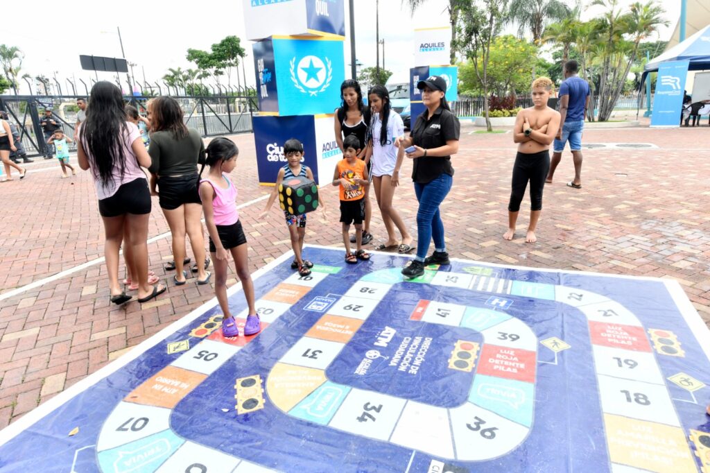 En las piscinas y parques acuáticos también hay juegos y distracciones para los más pequeños.