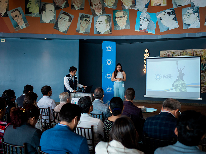 Entre los asistentes estuvieron delegados de tres universidades y de la Cámara de Comercio de Guayaquil.