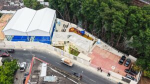 Vista general del nuevo complejo deportivo municipal en Urdesa, donde antes funcionaba la conocida “casa embrujada”. El espacio ahora promueve deporte y convivencia.