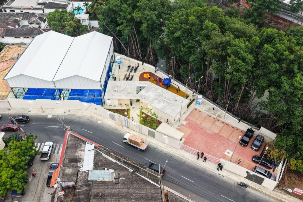 Vista general del nuevo complejo deportivo municipal en Urdesa, donde antes funcionaba la conocida “casa embrujada”. El espacio ahora promueve deporte y convivencia.