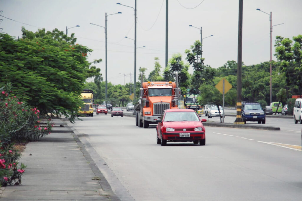 La Av. Narcisa de Jesús es uno de los principales corredores viales del norte de Guayaquil, por donde circulan cerca de 130 mil vehículos cada día.