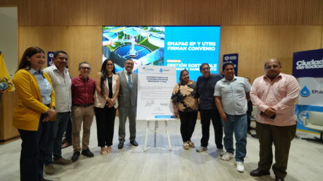 Autoridades de EMAPAG EP y UTEG formalizan el convenio para la creación de la Maestría en Gestión Sostenible del Agua y Saneamiento, en Guayaquil.
