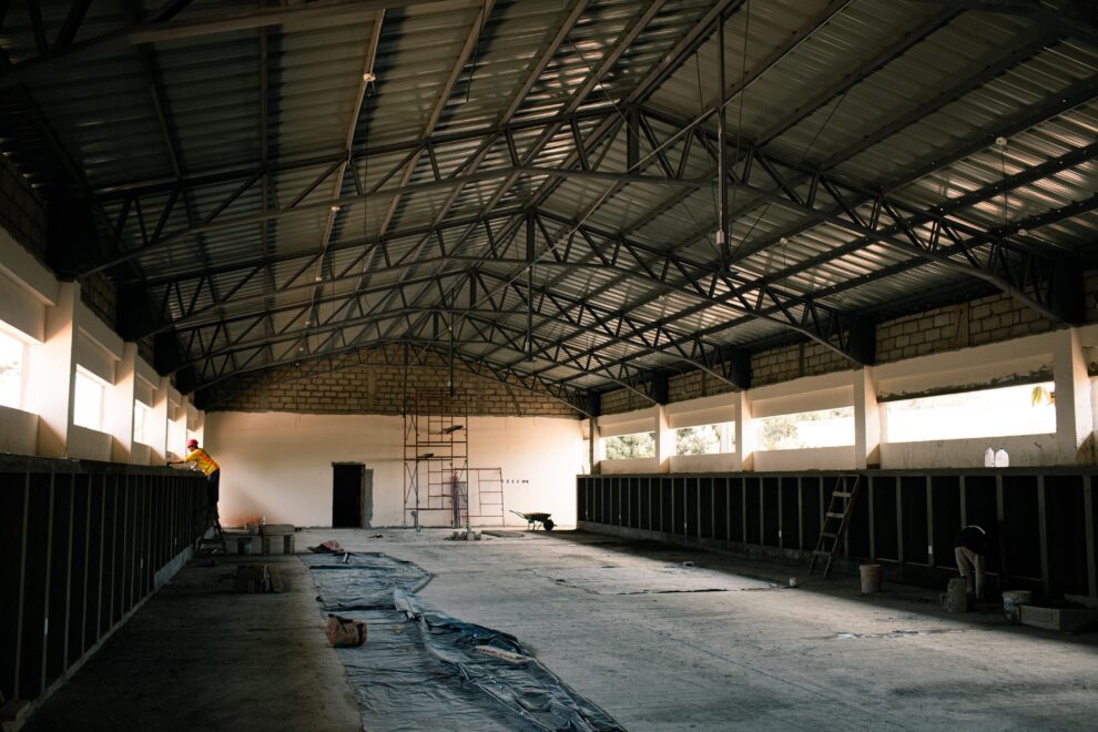 Los nuevos alojamientos en el Fuerte Huancavilca avanzan a paso firme, ofreciendo espacios dignos y funcionales para 200 militares.